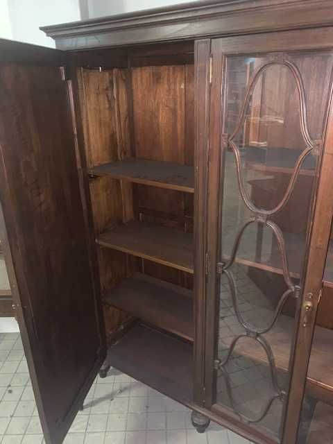 Móvel cristaleira, estes para livros e outros