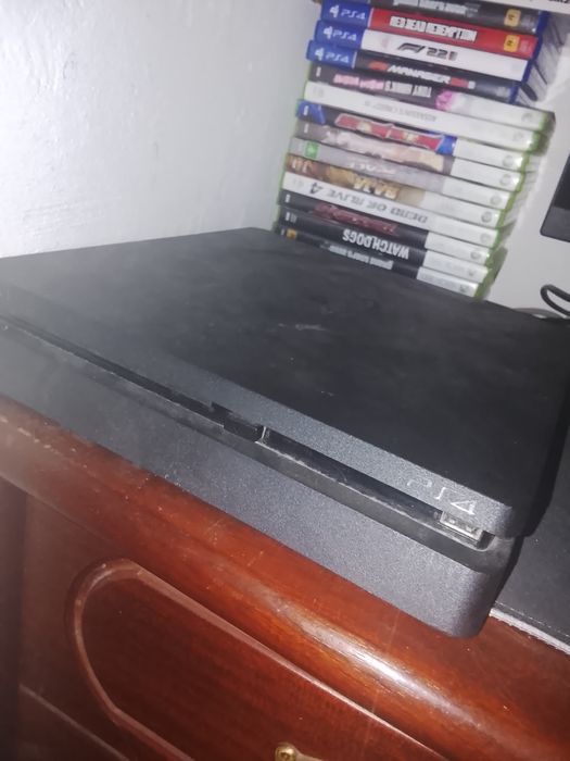 Ps4 slim 500gb usada,quase nova apenas com pó