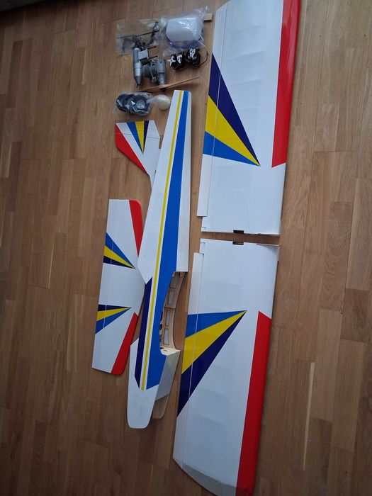 Model samolotu RC spalinowy rozpiętość 180cm dolnopłat