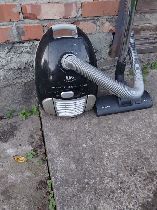 Пилосос AEG вживаний