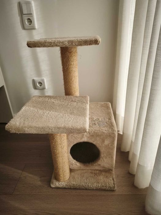 Arranhador de gato bege
