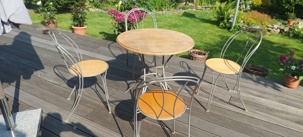 Stolik ogrodowy z krzesłami