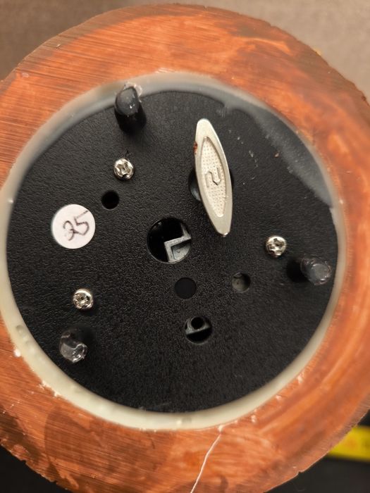 Bola de Neve Natal e caixa musica com Pai Natal e Árvore.
Adorável bol