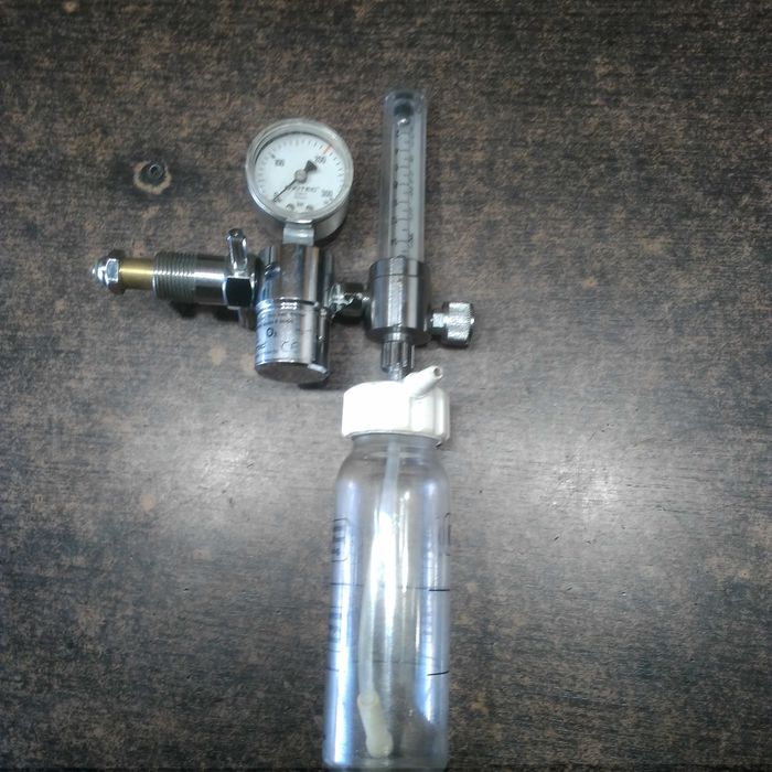 кисневий  редуктор  манометром та розходоміром