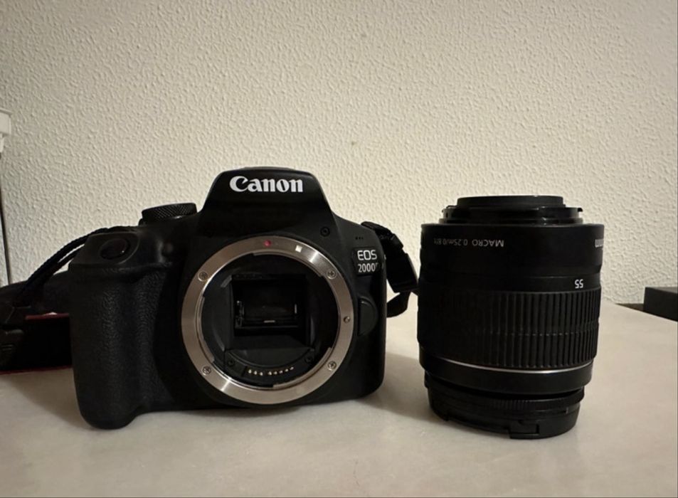 Canon EOS 2000D