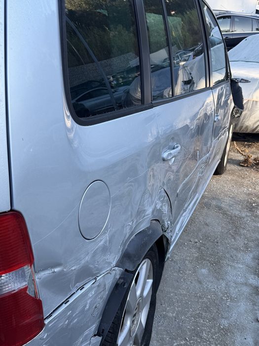 VW TOURAN 2.0 TDI – 7 lugares Sinistrada