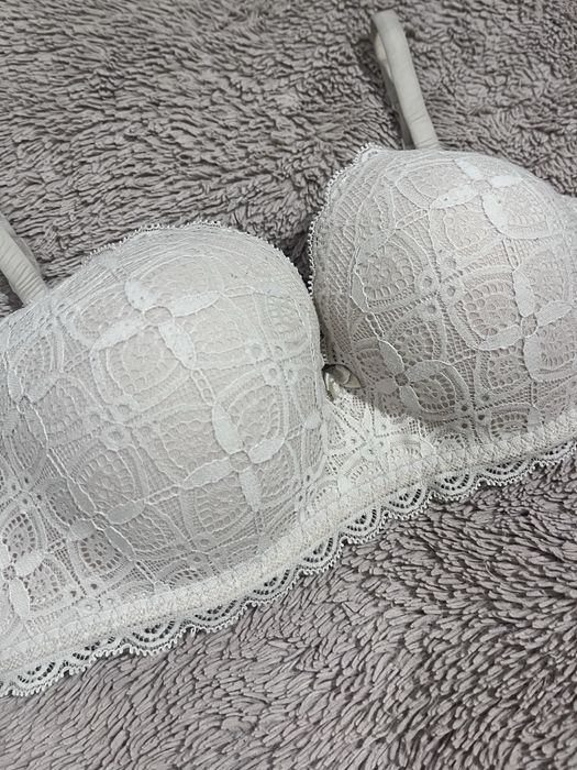 Biustonosz koronkowy balkonetka Intimissimi 80C