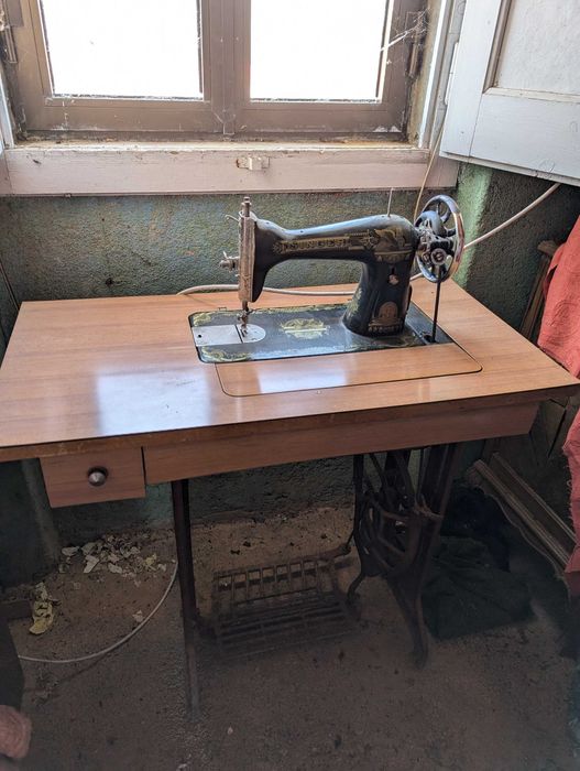Máquina singer embutida móvel