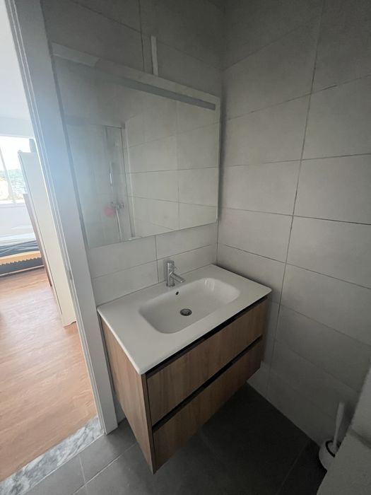 Conjunto WC 80cm— Móvel suspenso 2 gavetas + lavatório + torneira + espelho c/ luz