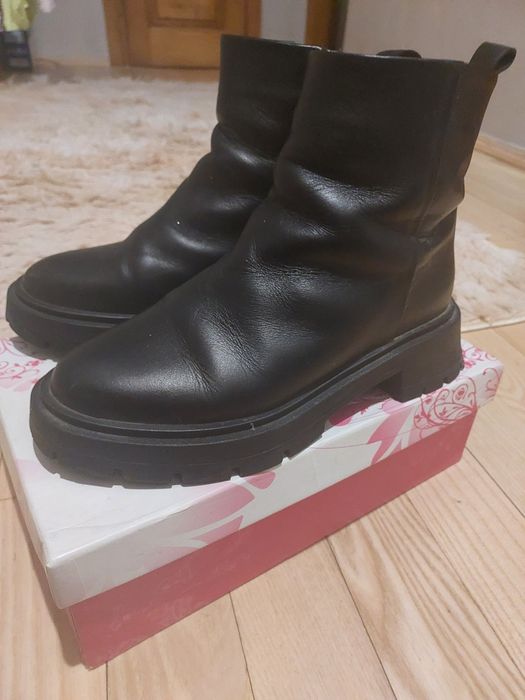 Взуття шкіряне жіноче