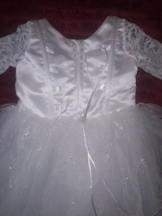 Нарядні сукні для маленької принцеси