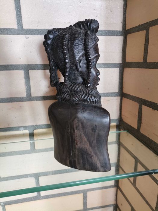 Peça escultura busto senhora africano angolano
