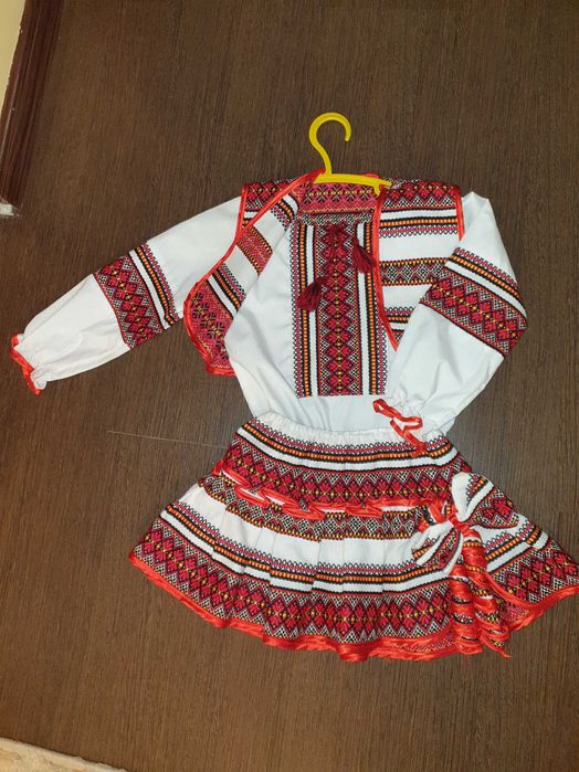 Вишиванка 250грн дівчинці 2-3р, 4-6 р, 7-8р. Костюм вишитий 350грн.