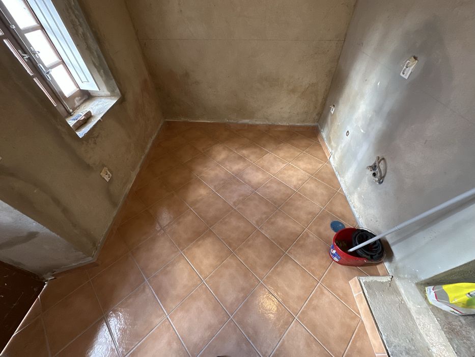 Obras de remodelaçoes ,pinturas , pavimentos, entre outros serviços  .