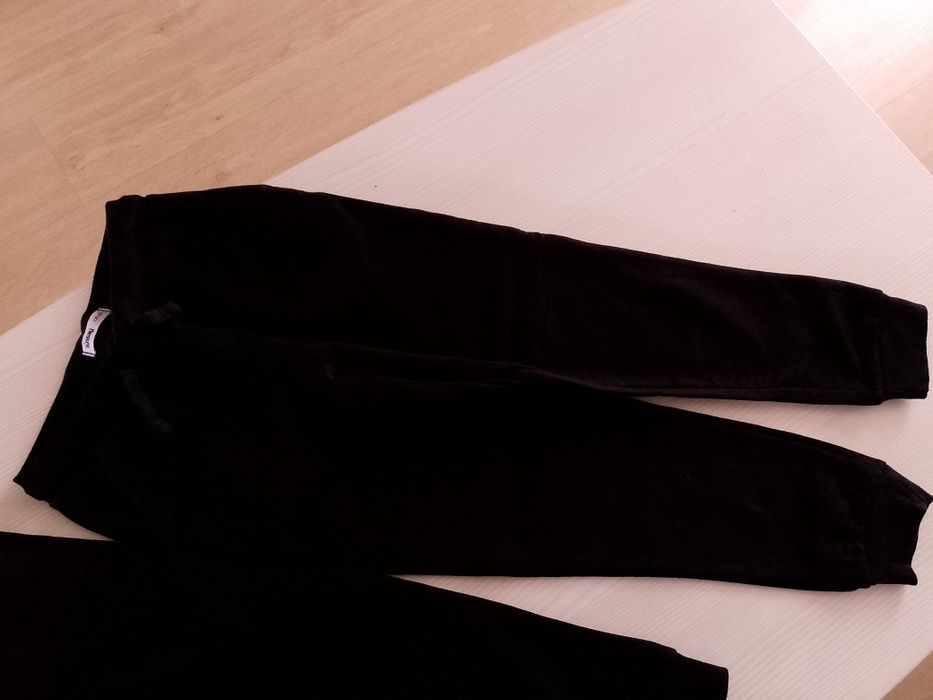 Spodnie dresowe r. 128