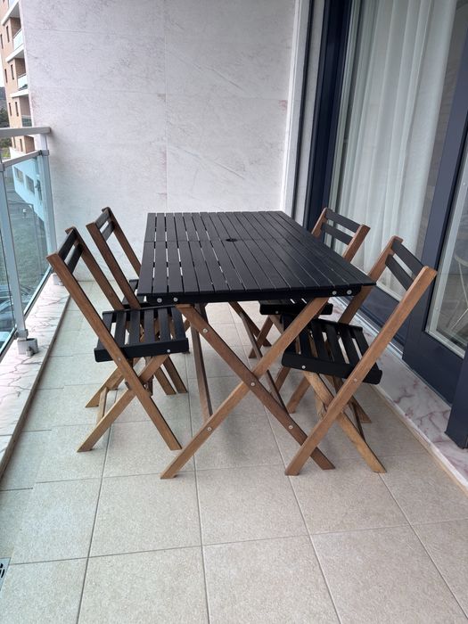 Mesa e 4 cadeiras de exterior