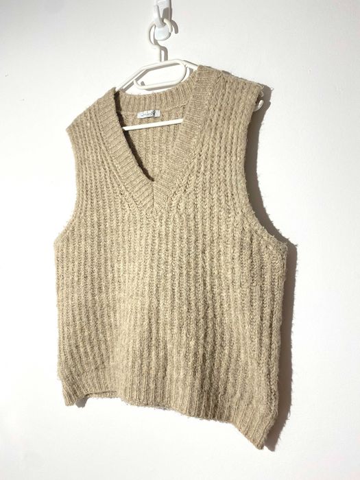 jak nowy bezrękawnik wełna M L beż nude serek pulower sweter kamizelka