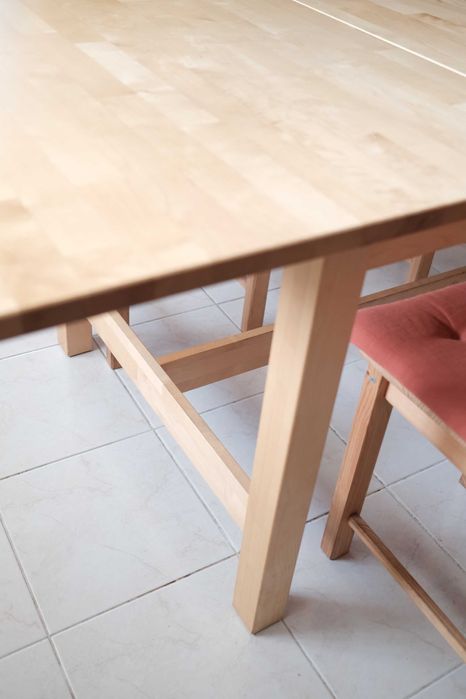 Conjunto Mesa Madeira extensivel 2,10m x 0,90m e 4 cadeiras