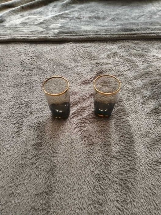 Szklanki, literatki ze złotym paskiem 140 ml. PRL. Vintage