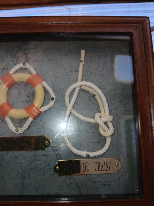 Quadro de madeira com nós