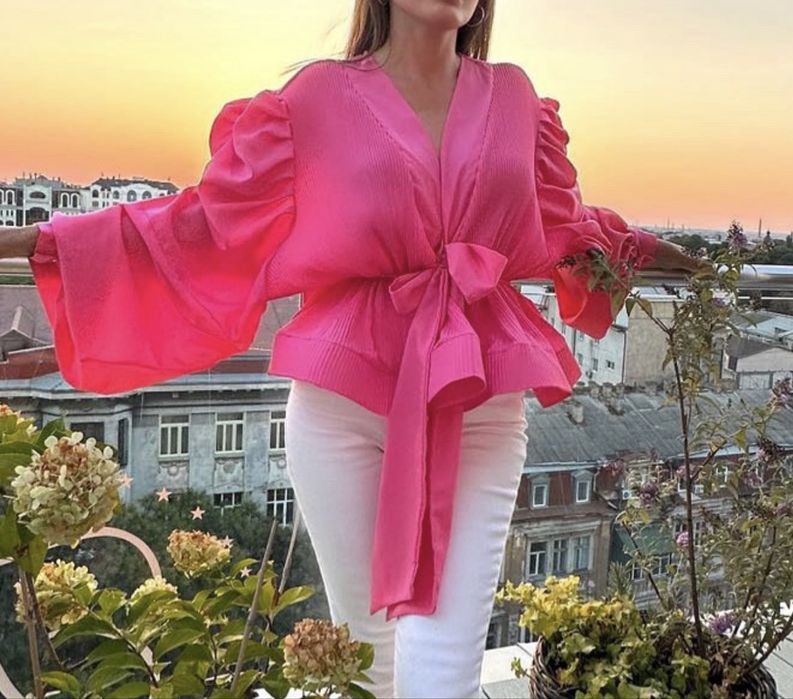 Нереально яскрава та стильна рубашка з щільного шифону.