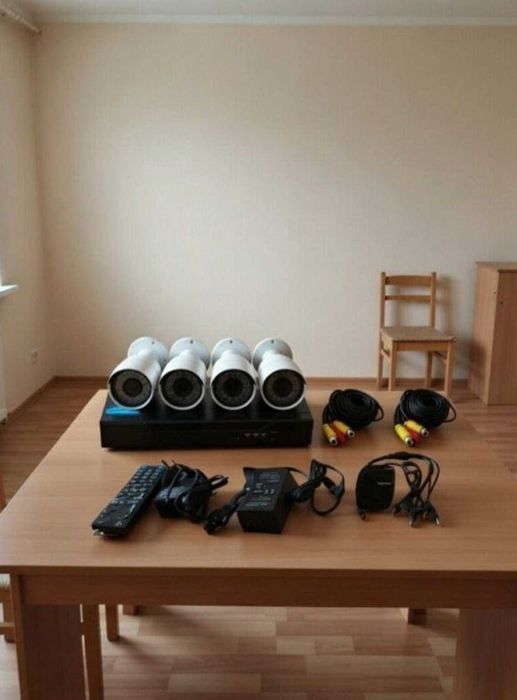 Комплект відеоспостереження 4 камери з реєстратором вулиці дому dvr