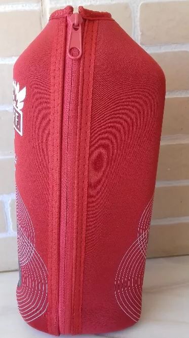 Refrigerador de garrafas com coluna de musica incorporada