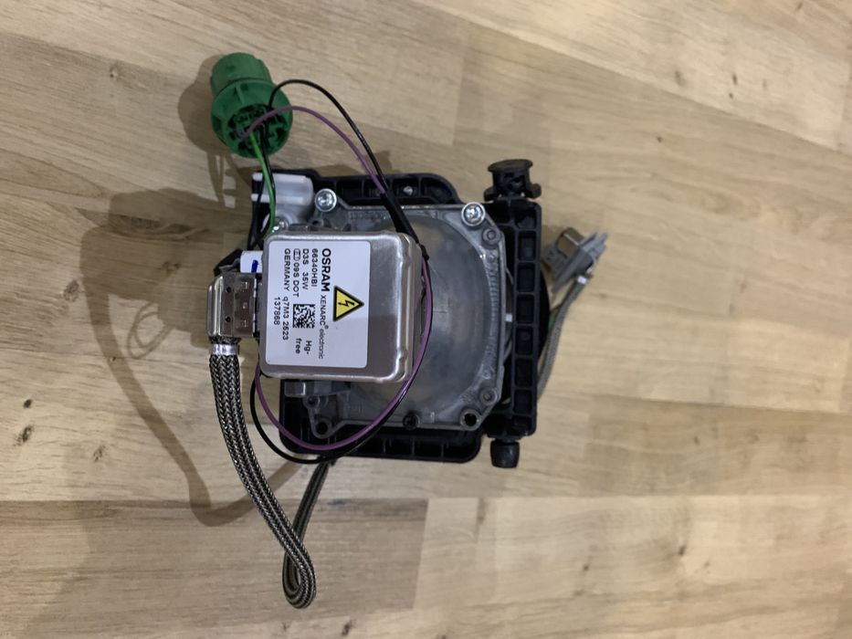 Лінза фари ксенон права Jeep Cherokee kl 2014-2018