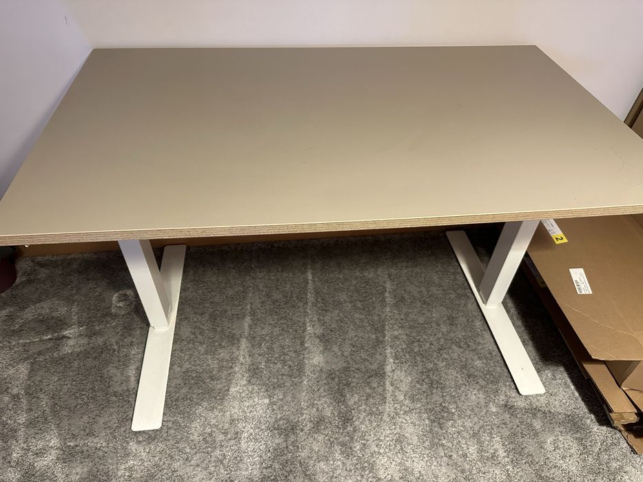 TROTTEN height-adjustable desk (standing/sitting).64584264377985124
