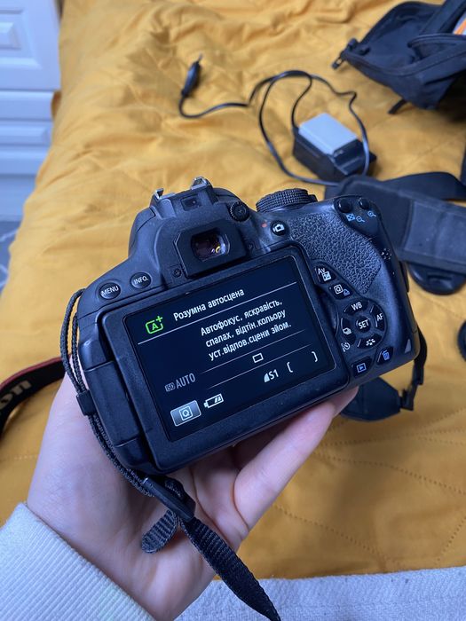 Фотоапарат Canon 700D