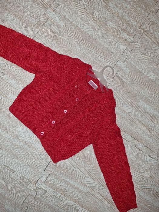 Zapinany sweterek