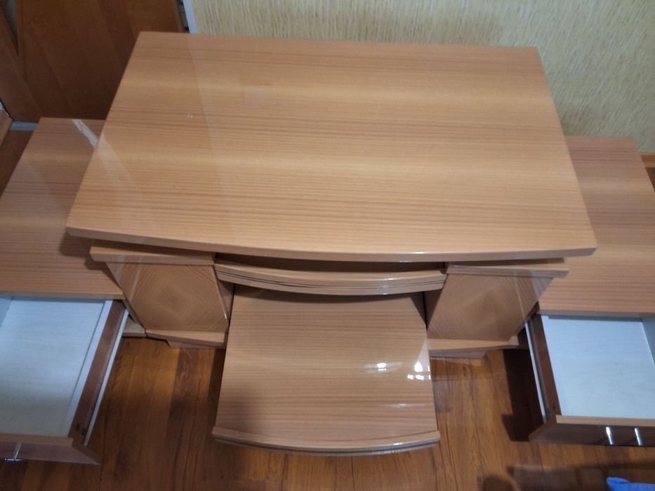 Тумба під телевізор.