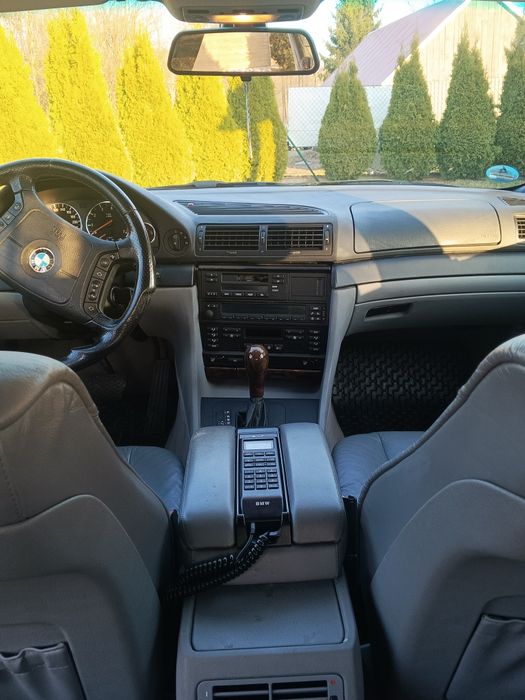 BMW 7 E38 735i V8