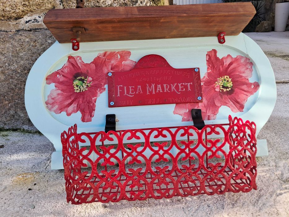 Estante recuperada com prateleira