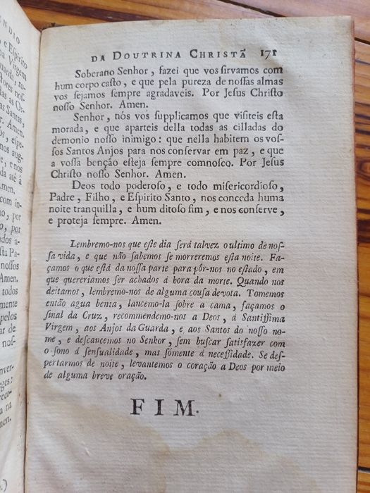 Livro de catecismo muito antigo, do Séc. XVIII