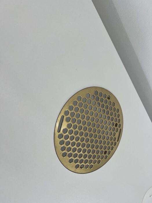 Białe złote biurko kosmetyczne do paznokci glamour ryflowane