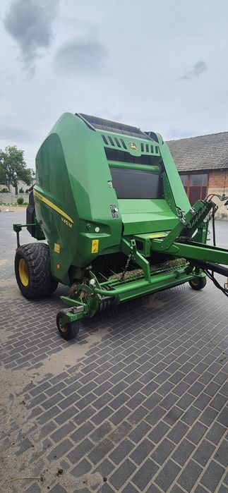 Prasa John Deere V451 M