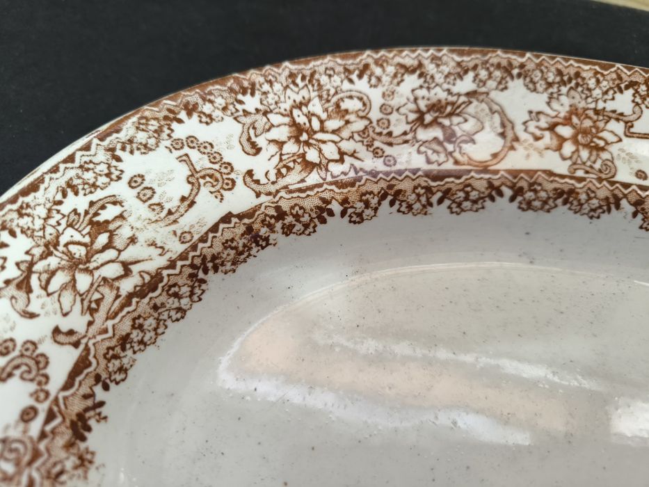 Travessa Antiga em Faiança Deco Floral Castanha
Bela travessa oval ant