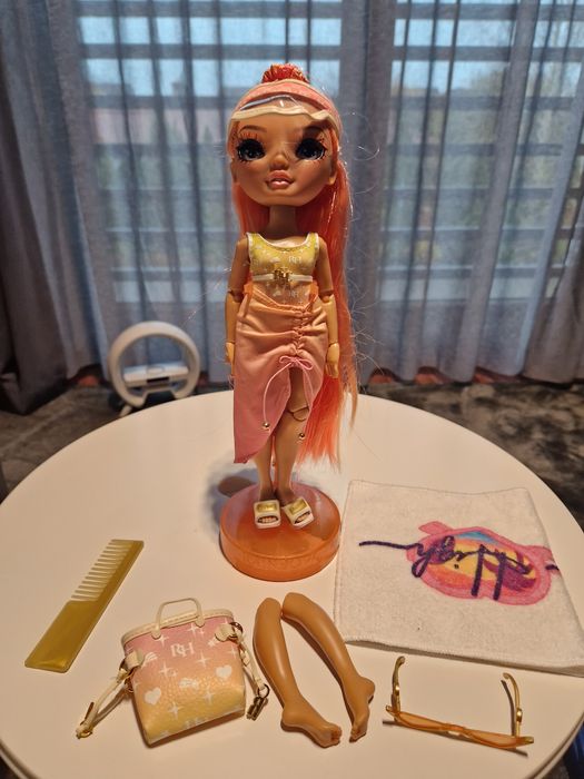 Lalka Rainbow High plażowa pomaranczowa