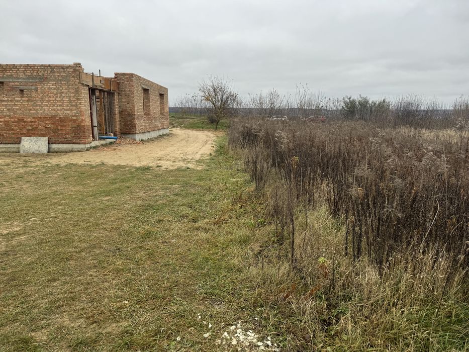 Продам рівну ділянку поруч забудови