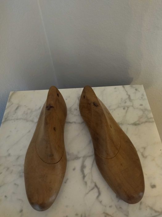 Molde sapatos antigos em madeira.