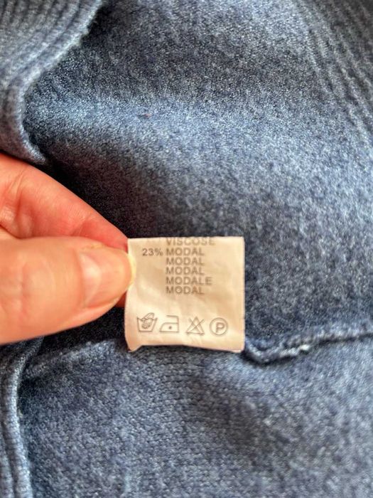 Светр жіночий в гарному стані