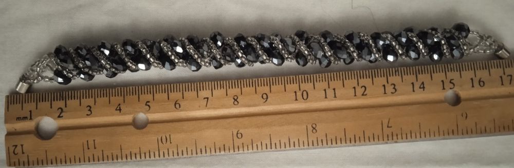 Жіночі прикраси.