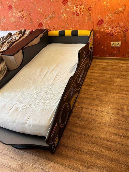 Кровать машина детская