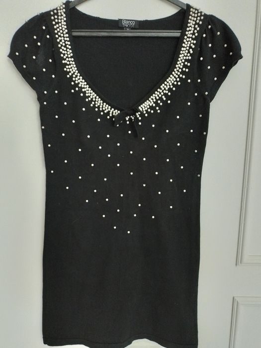 Vestido curto de festa com pérolas