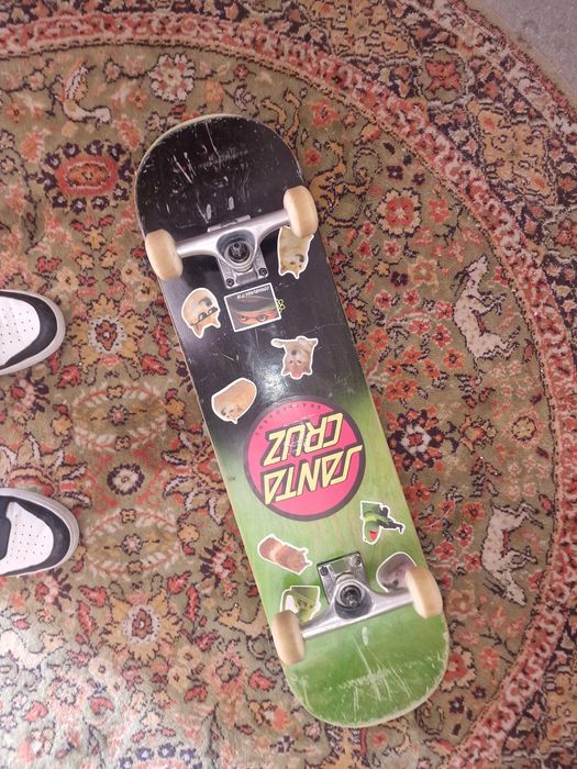 Skate com figuras usado poucas vezes so com riscos