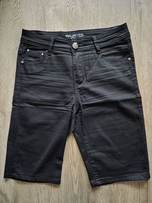 Czarne jeansowe spodnie przed kolano Moon girl rozm. 29 (36-38)