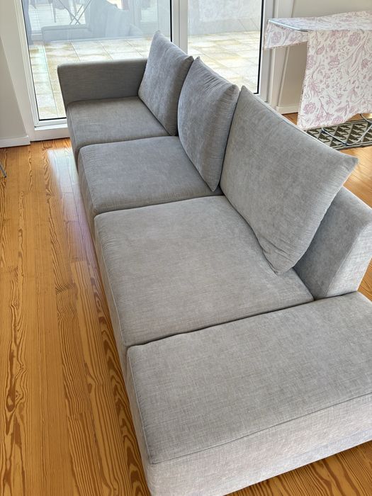 Sofa cinza confortavel