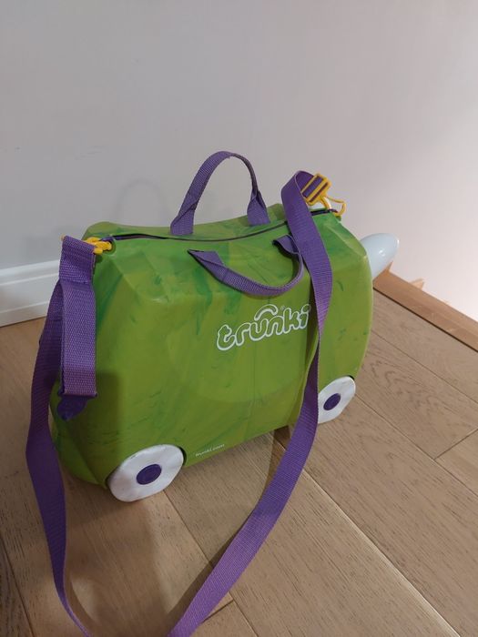 Walizka na kółkach trunky