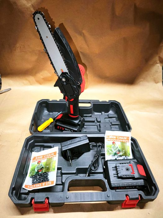 Mini motosserra c/ 2 baterias + 2 serras